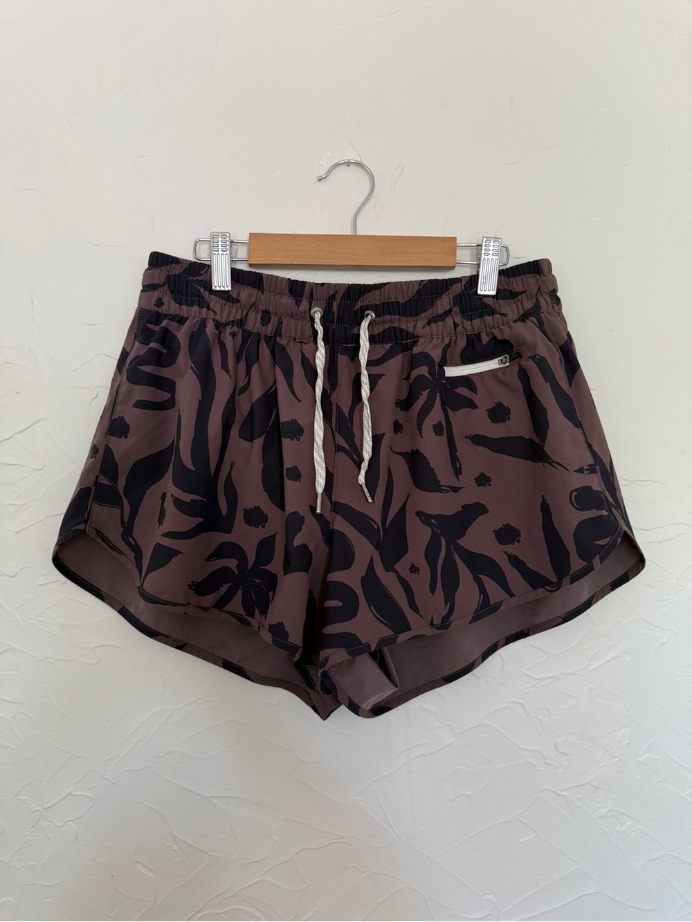 Vuori Women’s Clementine 2.0 shorts. Athletic Shorts.